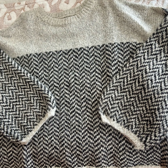 Blu Pepper Sweater - Picture 2 of 4